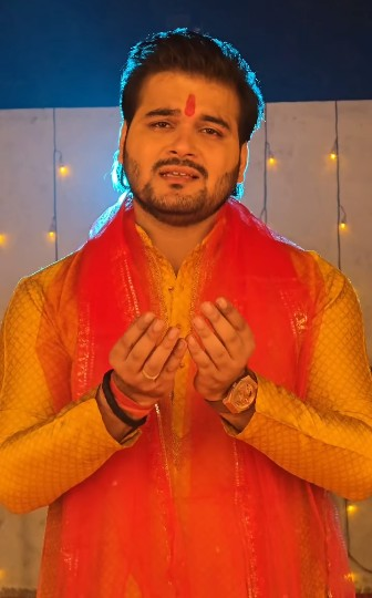 छठी मईया की भक्ति में डूबे अरविंद अकेला कल्लू, रिलीज किया इमोशनल गाना छठी मईया की भक्ति में डूबे अरविंद अकेला कल्लू, रिलीज किया इमोशनल गाना
