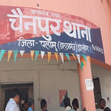 झारखंड के पलामू में युवक की दिनदहाड़े हत्या, आरोपी फरार झारखंड के पलामू में युवक की दिनदहाड़े हत्या, आरोपी फरार