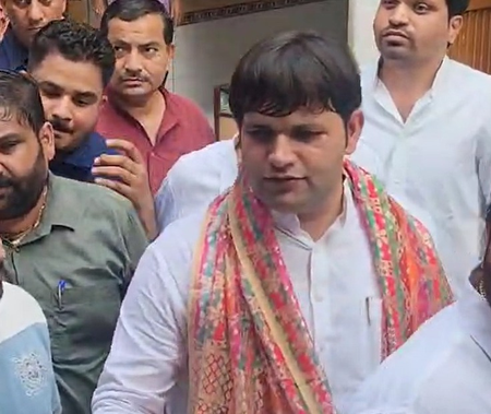हरियाणा गौरव गौतम ने पलवल के बाजार का किया दौरा, विकास और स्वदेशी पर दिया जोर हरियाणा गौरव गौतम ने पलवल के बाजार का किया दौरा, विकास और स्वदेशी पर दिया जोर