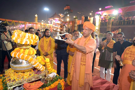 अयोध्या दीपोत्सव-2025: सीएम योगी ने सरयू आरती के साथ शुरू किया उत्सव, जगमगाई राम नगरी