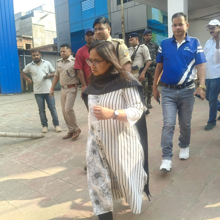 झारखंड गोड्डा में पानी की 30 साल पुरानी टंकी गिरी, दो बच्चों की मौत, तीन घायल झारखंड गोड्डा में पानी की 30 साल पुरानी टंकी गिरी, दो बच्चों की मौत, तीन घायल