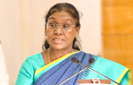 राष्ट्रपति द्रौपदी मुर्मू और उपराष्ट्रपति सीपी राधाकृष्णन ने देशवासियों को दीपावली की शुभकामनाएं दीं