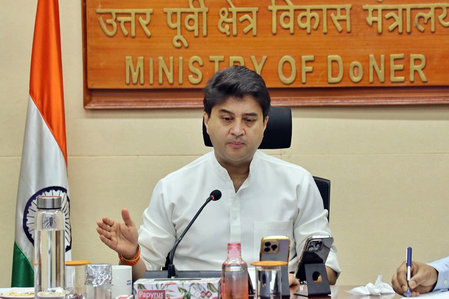 दीपावली पर ज्योतिरादित्य सिंधिया और शिवराज सिंह चौहान ने दिया स्वदेशी अपनाने का संदेश दीपावली पर ज्योतिरादित्य सिंधिया और शिवराज सिंह चौहान ने दिया स्वदेशी अपनाने का संदेश