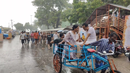 तमिलनाडु रामनाथस्वामी मंदिर पहुंचे हजारों श्रद्धालु, बारिश के बावजूद भक्तों ने पूजा-अर्चना तमिलनाडु रामनाथस्वामी मंदिर पहुंचे हजारों श्रद्धालु, बारिश के बावजूद भक्तों ने पूजा-अर्चना
