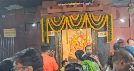 सत्यनगर काली मंदिर में शुरू हुई भव्य काली पूजा, दर्शन के लिए उमड़ रहे श्रद्धालु सत्यनगर काली मंदिर में शुरू हुई भव्य काली पूजा, दर्शन के लिए उमड़ रहे श्रद्धालु