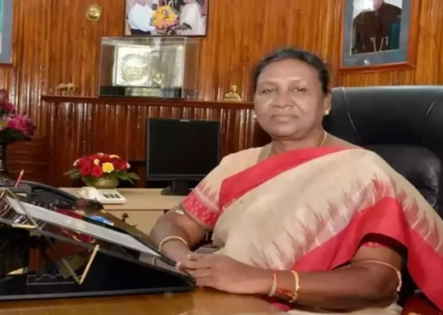 दीपावली राष्ट्रपति मुर्मू से उपराष्ट्रपति राधाकृष्णन और रेखा गुप्ता ने मुलाकात कर दी शुभकामनाएं दीपावली राष्ट्रपति मुर्मू से उपराष्ट्रपति राधाकृष्णन और रेखा गुप्ता ने मुलाकात कर दी शुभकामनाएं