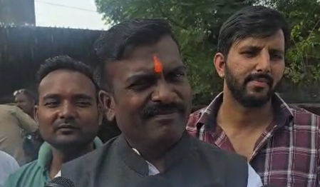 छत्तीसगढ़ सूरजपुर में शव सड़क पर रखकर ग्रामीणों का प्रदर्शन, हत्यारोपियों को गिरफ्तार करने की मांग छत्तीसगढ़ सूरजपुर में शव सड़क पर रखकर ग्रामीणों का प्रदर्शन, हत्यारोपियों को गिरफ्तार करने की मांग
