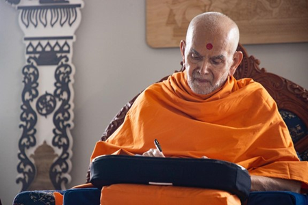 महंत स्वामी महाराज का दिव्य दीपावली संदेश-सच्चा प्रकाश आत्मा का जागरण है महंत स्वामी महाराज का दिव्य दीपावली संदेश-सच्चा प्रकाश आत्मा का जागरण है