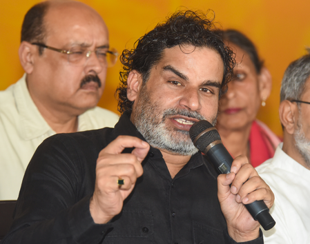 बिहार प्रशांत किशोर का बीजेपी पर तीखा प्रहार, जन सुराज उम्मीदवारों पर दबाव का लगाया आरोप बिहार प्रशांत किशोर का बीजेपी पर तीखा प्रहार, जन सुराज उम्मीदवारों पर दबाव का लगाया आरोप