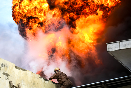 Massive fire breaks out at dye factory in Bengal's North 24 Parganas