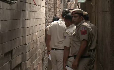 दिल्ली के चांदनी महल में संपत्ति विवाद में फायरिंग, 72 वर्षीय बुजुर्ग घायल दिल्ली के चांदनी महल में संपत्ति विवाद में फायरिंग, 72 वर्षीय बुजुर्ग घायल