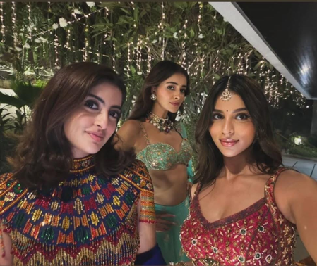 Navya Naveli Nanda shares a Diwali special picture with Suhana Khan, Ananya Panday