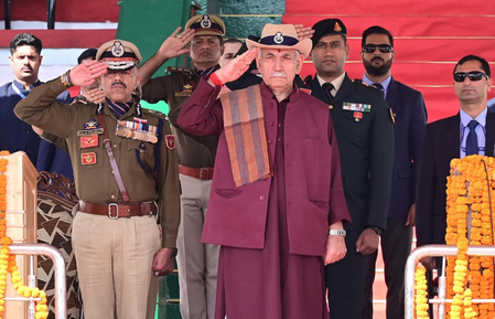 पुलिस स्मृति दिवस जम्मू-कश्मीर पुलिस के शहीदों को उपराज्यपाल और मुख्यमंत्री ने दी श्रद्धांजलि पुलिस स्मृति दिवस जम्मू-कश्मीर पुलिस के शहीदों को उपराज्यपाल और मुख्यमंत्री ने दी श्रद्धांजलि