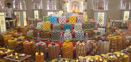 राजकोट बीएपीएस स्वामीनारायण मंदिर में महा अन्नकूट उत्सव का आयोजन, 1,500 से अधिक व्यंजनों का लगा भोग राजकोट बीएपीएस स्वामीनारायण मंदिर में महा अन्नकूट उत्सव का आयोजन, 1,500 से अधिक व्यंजनों का लगा भोग