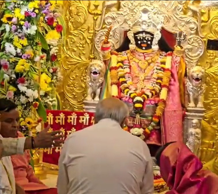 गुजरात में नववर्ष का उत्साह, सीएम भूपेंद्रभाई पटेल ने मां भद्रकाली मंदिर में किया पूजा-अर्चना गुजरात में नववर्ष का उत्साह, सीएम भूपेंद्रभाई पटेल ने मां भद्रकाली मंदिर में किया पूजा-अर्चना