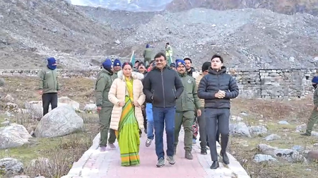 केदारनाथ मुख्य सचिव ने किया पुनर्निर्माण कार्यों का निरीक्षण, अधिकारियों को दिए निर्देश केदारनाथ मुख्य सचिव ने किया पुनर्निर्माण कार्यों का निरीक्षण, अधिकारियों को दिए निर्देश