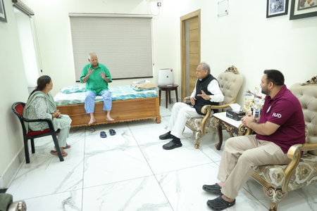 बिहार तकरार समाप्त करने को महागठबंधन एक्टिव, लालू यादव-तेजस्वी से मिले अशोक गहलोत और अल्लावरु बिहार तकरार समाप्त करने को महागठबंधन एक्टिव, लालू यादव-तेजस्वी से मिले अशोक गहलोत और अल्लावरु