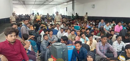 देशभर में छठ पूजा की तैयारियां तेज, रेलवे स्टेशनों पर बढ़ी लोगों की भीड़