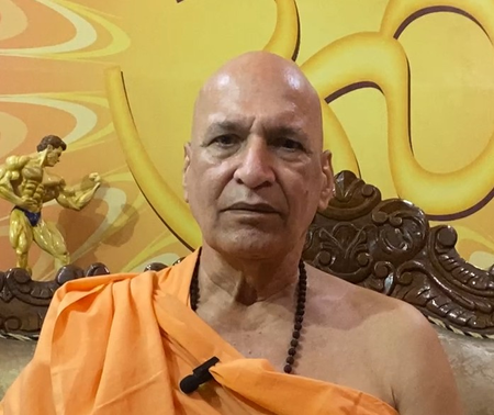 योग ही हर समस्या का समाधान, पीएम मोदी श्रेष्ठ उदाहरण: स्‍वामी भारत भूषण