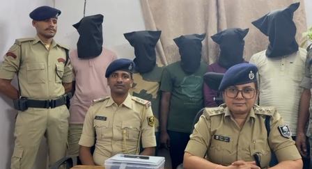 बिहार नवादा में साइबर ठगों पर पुलिस का शिकंजा, 5 अपराधियों की गिरफ्तारी, मोबाइल व वाहन जब्त बिहार नवादा में साइबर ठगों पर पुलिस का शिकंजा, 5 अपराधियों की गिरफ्तारी, मोबाइल व वाहन जब्त