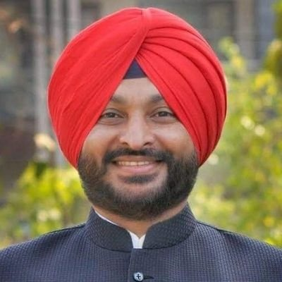 हरियाणा : छठ पूजा की भीड़ के बीच रेल राज्य मंत्री बिट्टू की अपील, 'धैर्य रखें, ट्रेनों की कमी नहीं'
