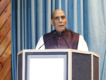 राजनाथ सिंह की उपस्थिति में 79,000 करोड़ रुपए के रक्षा प्रस्तावों को मंजूरी, आर्मी, नेवी और एयरफोर्स की शक्ति में इजाफा राजनाथ सिंह की उपस्थिति में 79,000 करोड़ रुपए के रक्षा प्रस्तावों को मंजूरी, आर्मी, नेवी और एयरफोर्स की शक्ति में इजाफा