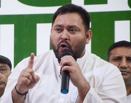 तेजस्वी यादव के खिलाफ चुनाव आयोग में शिकायत, भाजपा ने एआई जनरेटेड वीडियो को लेकर कार्रवाई की मांग की तेजस्वी यादव के खिलाफ चुनाव आयोग में शिकायत, भाजपा ने एआई जनरेटेड वीडियो को लेकर कार्रवाई की मांग की
