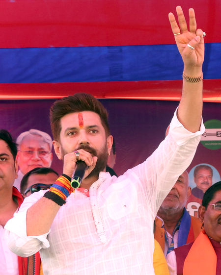 तेजस्वी के सीएम फेस के नाम पर महागठबंधन में स्वाभाविक स्वीकार्यता नहीं: चिराग पासवान
