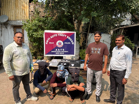 दिल्ली में ठक-ठक’ गैंग का पर्दाफाश, एएटीएस टीम ने 3 आरोपियों को किया गिरफ्तार दिल्ली में ठक-ठक’ गैंग का पर्दाफाश, एएटीएस टीम ने 3 आरोपियों को किया गिरफ्तार