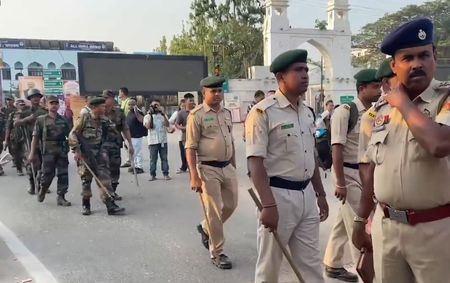 त्रिपुरा सिविल सोसाइटी के राज्यव्यापी बंद के दौरान अगरतला में कड़ी सुरक्षा व्यवस्था त्रिपुरा सिविल सोसाइटी के राज्यव्यापी बंद के दौरान अगरतला में कड़ी सुरक्षा व्यवस्था
