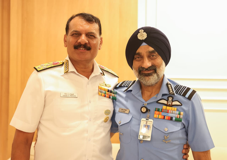 देश के समुद्री हितों की रक्षा के लिए नौसेना कभी भी, कहीं भी और किसी भी परिस्थिति में तैयार एडमिरल दिनेश त्रिपाठी देश के समुद्री हितों की रक्षा के लिए नौसेना कभी भी, कहीं भी और किसी भी परिस्थिति में तैयार एडमिरल दिनेश त्रिपाठी