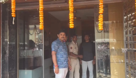 कटक संदिग्धों की टोली देख स्थानीय लोग हुए अलर्ट, पुलिस को दी सूचना कटक संदिग्धों की टोली देख स्थानीय लोग हुए अलर्ट, पुलिस को दी सूचना