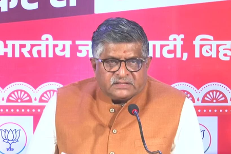 तेजस्वी यादव का बैकग्राउंड भ्रष्टाचार वाला, रविशंकर प्रसाद का महागठबंधन पर हमला तेजस्वी यादव का बैकग्राउंड भ्रष्टाचार वाला, रविशंकर प्रसाद का महागठबंधन पर हमला