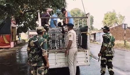 बिहार-झारखंड सीमा पर कड़ी निगरानी, पंजवारा चेकपोस्ट पर सघन वाहन जांच अभियान शुरू बिहार-झारखंड सीमा पर कड़ी निगरानी, पंजवारा चेकपोस्ट पर सघन वाहन जांच अभियान शुरू