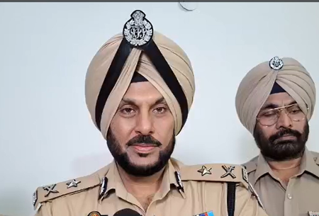 अमृतसर में पुलिस ने 5 किलो हेरोइन के साथ सप्लायर को किया गिरफ्तार अमृतसर में पुलिस ने 5 किलो हेरोइन के साथ सप्लायर को किया गिरफ्तार