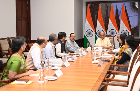 उपराष्ट्रपति ने वैज्ञानिक नवाचार की सराहना की, क्वांटम कंप्यूटिंग और जैव प्रौद्योगिकी पर जोर उपराष्ट्रपति ने वैज्ञानिक नवाचार की सराहना की, क्वांटम कंप्यूटिंग और जैव प्रौद्योगिकी पर जोर