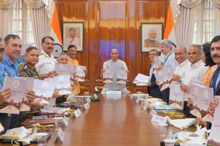रक्षा मंत्री ने जारी किया ‘डिफेंस प्रोक्योरमेंट मैनुअल, नई खरीद प्रक्रिया 1 नवंबर से लागू रक्षा मंत्री ने जारी किया ‘डिफेंस प्रोक्योरमेंट मैनुअल, नई खरीद प्रक्रिया 1 नवंबर से लागू