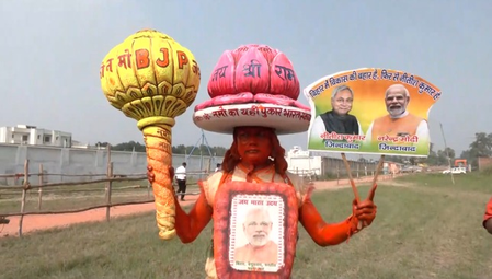 पीएम मोदी का जबरा फैन, भगवान हनुमान की वेशभूषा में 160 रैलियों में हुआ शामिल