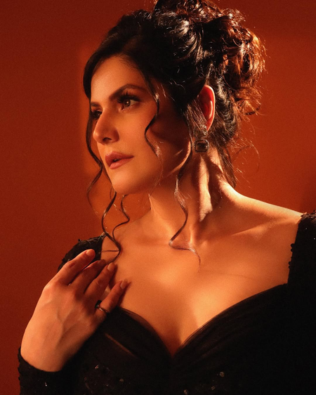Zareen Khan's mother admitted in the hospital: 'Please keep her in your prayers' Zareen Khan's mother admitted in the hospital: 'Please keep her in your prayers'