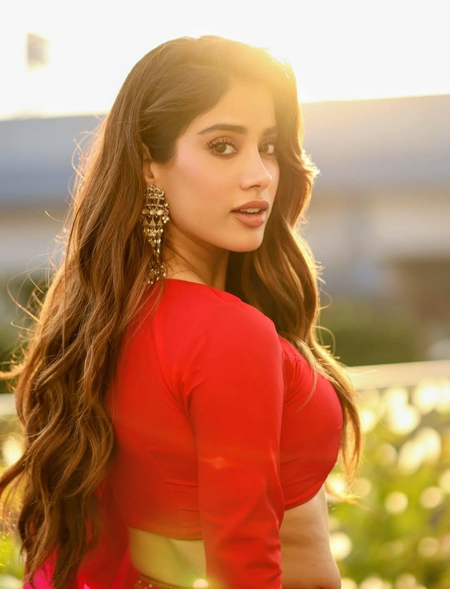 Janhvi Kapoor reads a poem written by her for mother Sridevi Janhvi Kapoor reads a poem written by her for mother Sridevi
