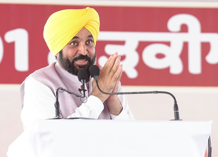 पंजाब अदालत ने सोशल मीडिया प्लेटफॉर्म्स को सीएम भगवंत मान को निशाना बनाने वाले वीडियो हटाने का निर्देश दिया पंजाब अदालत ने सोशल मीडिया प्लेटफॉर्म्स को सीएम भगवंत मान को निशाना बनाने वाले वीडियो हटाने का निर्देश दिया
