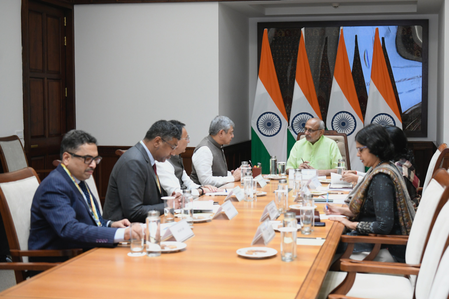 उपराष्ट्रपति ने भारत के डिजिटल परिवर्तन को आगे बढ़ाने के लिए मंत्रालयों की सराहना की उपराष्ट्रपति ने भारत के डिजिटल परिवर्तन को आगे बढ़ाने के लिए मंत्रालयों की सराहना की