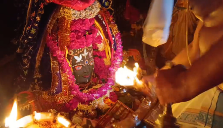 उज्जैन भस्म आरती में निराकार से साकार हुए महाकाल, भक्तों ने किए त्रिनेत्र स्वरूप के दर्शन उज्जैन भस्म आरती में निराकार से साकार हुए महाकाल, भक्तों ने किए त्रिनेत्र स्वरूप के दर्शन