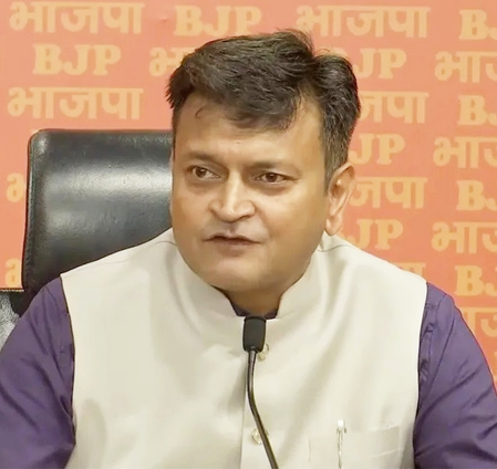 तेजस्वी के बिहार का नायक पोस्टर पर अजय आलोक ने कसा तंज, बोले-पहले आईने में अपनी शक्ल देखें तेजस्वी के बिहार का नायक पोस्टर पर अजय आलोक ने कसा तंज, बोले-पहले आईने में अपनी शक्ल देखें