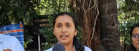महाराष्ट्र महिला डॉक्टर की आत्महत्या पर रेजिडेंट डॉक्टरों का प्रदर्शन, काम के लिए मांगा सुरक्षित माहौल महाराष्ट्र महिला डॉक्टर की आत्महत्या पर रेजिडेंट डॉक्टरों का प्रदर्शन, काम के लिए मांगा सुरक्षित माहौल