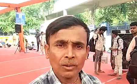 छठ पर्व पर आनंद विहार रेलवे स्टेशन पर भारी भीड़, यात्री बोले- इस बार व्यवस्था बेहतर