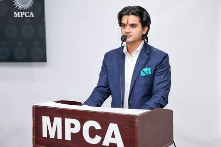 एमपीसीए अध्यक्ष ने इंदौर में ऑस्ट्रेलियाई महिला क्रिकेटरों के साथ छेड़छाड़ की घटना पर दुख जताया एमपीसीए अध्यक्ष ने इंदौर में ऑस्ट्रेलियाई महिला क्रिकेटरों के साथ छेड़छाड़ की घटना पर दुख जताया