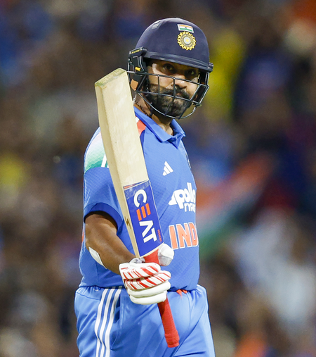 रोहित शर्मा सचिन और विराट के क्लब में शामिल, डेविड वॉर्नर को पछाड़ा