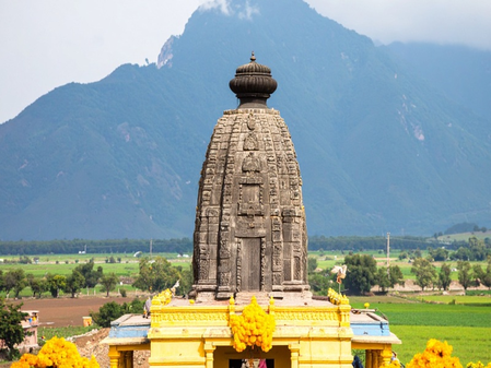 बिहार के प्रसिद्ध सूर्य मंदिर, जहां भक्तों पर विशेष कृपा करते हैं भगवान भास्कर बिहार के प्रसिद्ध सूर्य मंदिर, जहां भक्तों पर विशेष कृपा करते हैं भगवान भास्कर