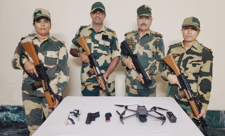 बीएसएफ की बड़ी कार्रवाई, पंजाब बॉर्डर से ड्रोन, पिस्तौल और हेरोइन बरामद बीएसएफ की बड़ी कार्रवाई, पंजाब बॉर्डर से ड्रोन, पिस्तौल और हेरोइन बरामद